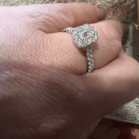 14KT Gold Ring - Picture 8 of 8